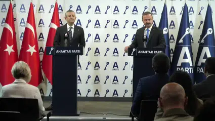 Özgür Özel: “Yolcu değiliz, hanı inşa edenleriz”