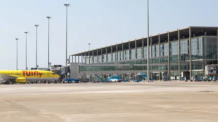 Dalaman Havalimanı’nda pistte çatlak tespit edildi, uçuşlar geçici olarak durduruldu