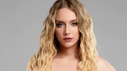 Hayal Köseoğlu’nun penise benzeyen tablosu olay oldu: Testosteron temelli, bilinçli bir fallik form