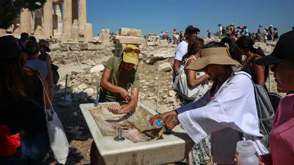 Atina'daki Akropolis Tapınağı, aşırı sıcak sebebiyle ziyaretçilere kapatıldı