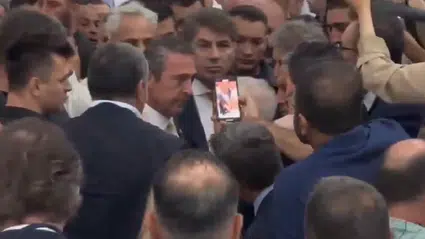 Fenerbahçe Divan Kurulu Toplantısında Ali Koç ile Aziz Yıldırım arasında gerginlik!