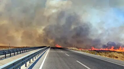 Edirne'de anız yangını kontrol altına alındı: D-100 yolu Edirne - Havsa arası trafiğe açıldı