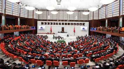 Zeytinliklerin madencilik faaliyetlerine açılmasını da öngören kanun teklifinin ilk 11 maddesi Meclis'te kabul edildi