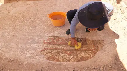 Dara Antik Kenti'nde 1500 yıllık mozaik keşfi: Damla ve dalga motifleri ortaya çıkarıldı