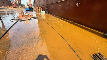 Bakanlıktan Marmara Denizi'ni kirleten tersaneye 3.7 milyon lira ceza