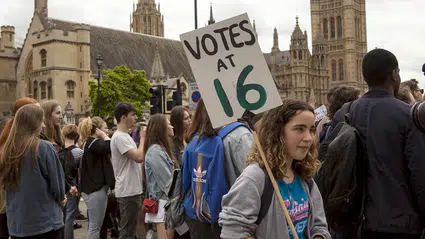 İngiltere'den çarpıcı karar: Oy verme yaşını 16'ya düşürüyorlar