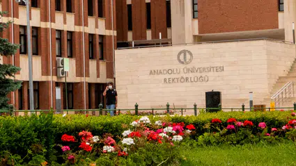 Anadolu Üniversitesi'nde İktisat ve İşletme fakülteleri kapatıldı