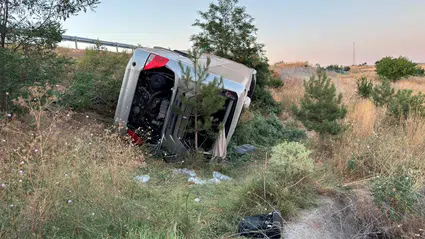 Balıkesir'de yolcu otobüsü şarampole devrildi! 27 kişi yaralı