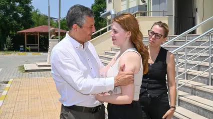 CHP Genel Başkanı Özgür Özel, Manisa Belediye Başkanı Ferdi Zeyrek’in kızının YKS başarısını duyurdu
