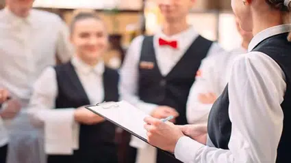 Turizm sektöründe yeni dönem: 10 gün çalış, 1 gün izin