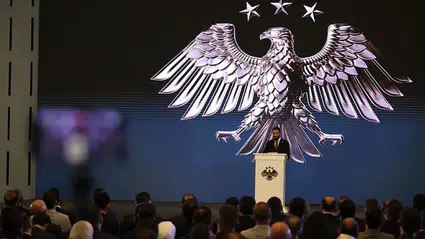 Suriye’nin yeni ulusal logosu tanıtıldı: 14 tüylü ve 3 yıldızlı şahin