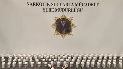 Samsun'da bir kargo paketi içerisinde 6 bin 552 sentetik ecza hapı ele geçirildi