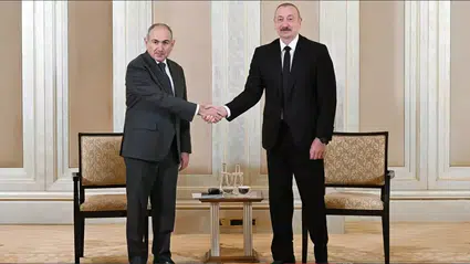 Aliyev ve Paşinyan Abu Dabi'de barış görüşmeleri için bir araya geldi