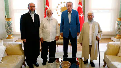 İsmailağa Cemaati lideri Fikri Doğan ve cemaat üyelerinden Cumhurbaşkanı Erdoğan'a ziyaret