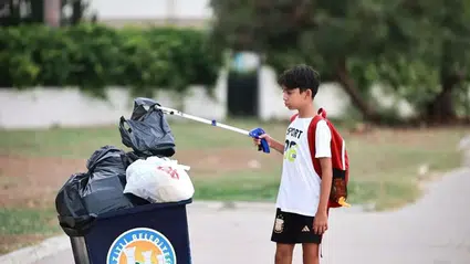 Mersinli Aras Kayretli'den örnek kampanya: "Takipçim kadar çöp topluyorum"