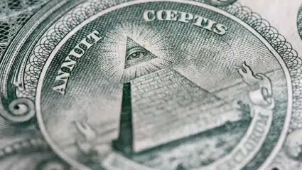 Üçgenin içindeki göz: Tanrı’nın gözü mü, gizli güçlerin sembolü mü?