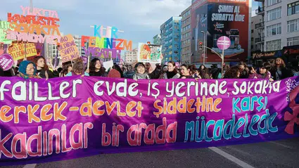 Türkiye Kadın Dernekleri Federasyonu'ndan Mine Söğüt'ün yazısına sert tepki: Failin elinden gelen mağduriyet hiçbir kadına itibar kazandırmaz!