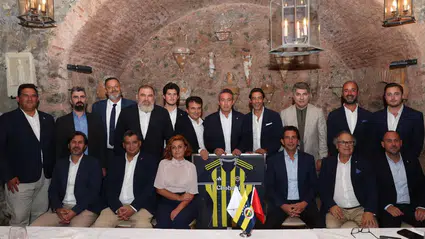 Fenerbahçe Başkanı Ali Koç, Benfica yöneticilerini yemekte ağırladı