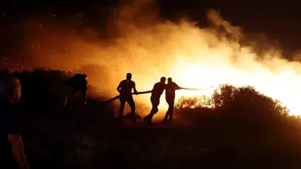 Yunanistan’da orman yangınları büyüyor: Çok sayıda köy ve tatil beldesi tahliye edildi