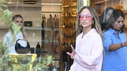 Jennifer Lopez, İstanbul'da Chanel mağazasına alınmadı