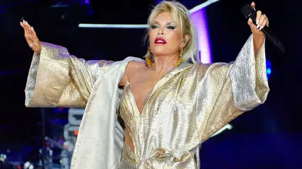 Ajda Pekkan’dan radikal imaj değişikliği: Platin sarıyı bıraktı