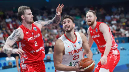 Basketbolseverler dikkat! 12 Dev Adam, Yunanistan ile yarı finalde karşı karşıya geliyor! Maçın tarih ve saat bilgileri ile yayın kanalı haberimizde!