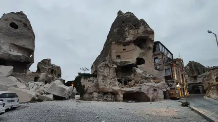 Kapadokya’da peribacasının bir kısmı yıkıldı