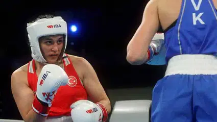 Dünya Boks Şampiyonası’nda Büşra Işıldar ve Şeyma Düztaş madalya garantiledi
