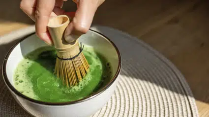 Son yıllarda dillerden düşmeyen matcha çayı zararlı mı? Uzmanlar uyarıyor