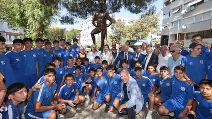 Metin Oktay memleketi İzmir'de anıldı