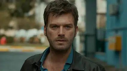 “Ateşi bile dublörü yakıyor” yorumları sonrası işten çıkarılmıştı: Kıvanç Tatlıtuğ’dan dublörü Mehmet Tan hakkında açıklama