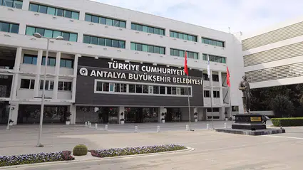 Antalya Büyükşehir Belediyesi'ne operasyon: Antalyaspor Derneği'nde 20 kişiye gözaltı