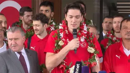 12 Dev Adam yurda döndü