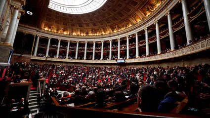 Fransa'da hükümet düştü!