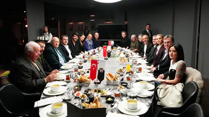 Beşiktaşlı sanatçılar ve basın mensupları iftarda buluştu