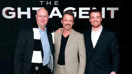 Hollywood'un kalbinde siyah-beyaz sürpriz: The Night Agent yaratıcısından Beşiktaş atkılı şov