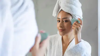 Buz banyosu, gua sha, kafein kremleri: Yüz şişliğini indirdiği söylenen viral yöntemler işe yarıyor mu?