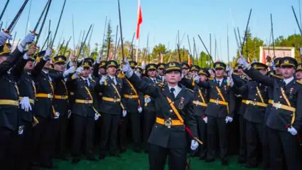 “Mustafa Kemal’in askeriyiz” diyen teğmenin ihraç kararı mahkeme tarafından bozuldu