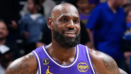 LeBron James NBA’de bir efsane daha yazdı: Tüm zamanların maç rekorunu kırdı