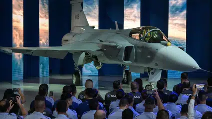 Brezilya'da üretilen ilk süpersonik savaş uçağı F-39E Gripen tanıtıldı