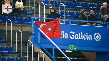Los Turcos lakaplı Deportivo'dan Türk bayrağı paylaşımı: İspanya ile yükselen dostluk köprüsü yeşil sahalara taşındı