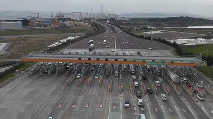 Bayramda otoyol ve köprülerden 12,3 milyon araç geçti