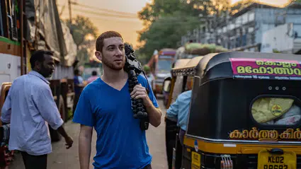 Dünyayı gezdikçe kazanıyor: Drew Binsky’nin dijital içerik stratejisi