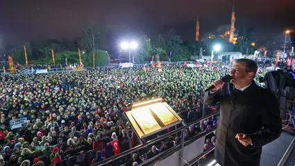 Özgür Özel Saraçhane mitinginde konuştu: “Durmayacağız, devam edeceğiz”