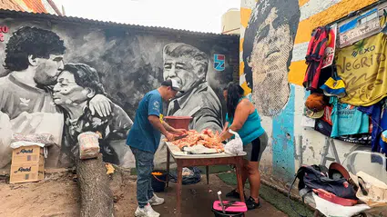 Arjantinli efsane futbolcu Maradona'nın evi aşevine dönüştürüldü, yoksullara umut oldu