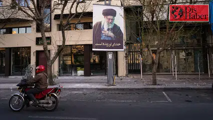 Hamaney’in ölümü İran’da derin bir bölünmeye yol açtı: Bir yanda gözyaşı, bir yanda havai fişekler