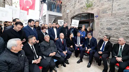 İzmir, Meslek Fabrikası için nöbette