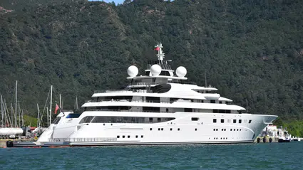 Marmaris’e dev yat yanaştı: A+ gemisinin yakıt faturası dudak uçuklattı