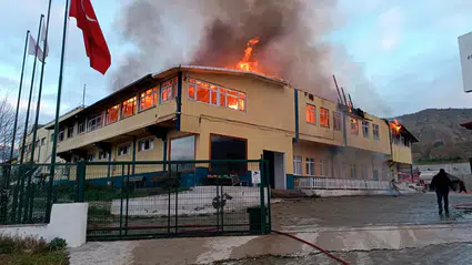 Kastamonu'da korkutan fabrika yangını: Tesis kullanılamaz hale geldi