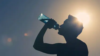 Günde kaç litre su içilmeli? Fazla su içmenin zararları nelerdir?
